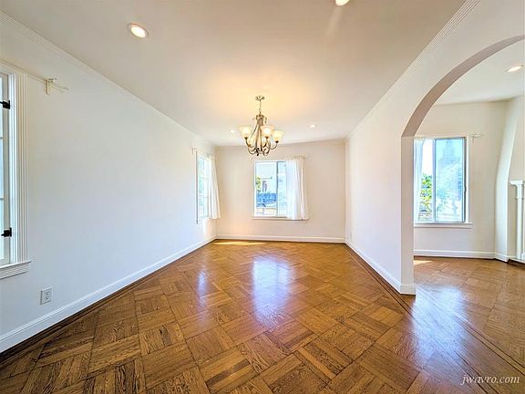 4th image of 300 Eucalyptus Dr
