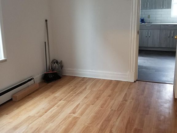 3rd image of 1164 Forest Ave