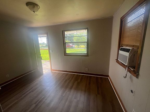 3rd image of 103 Spring St