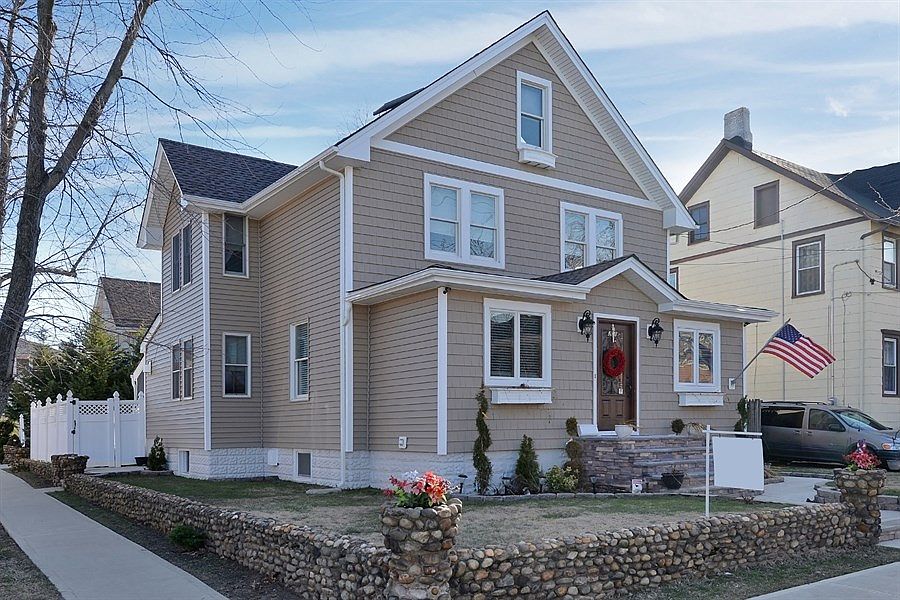 2nd image of 301 Yetman Ave
