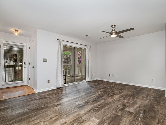 Entryway/living room