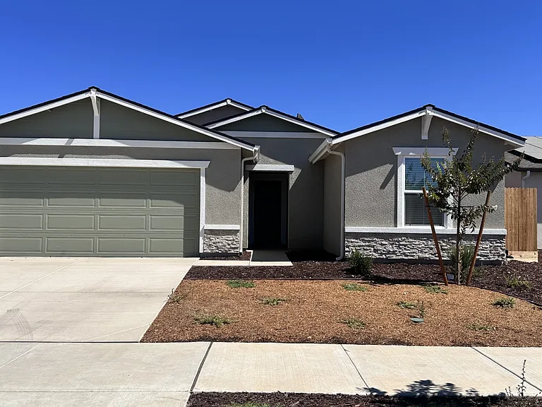 651 Skyler Ln — Photo 1