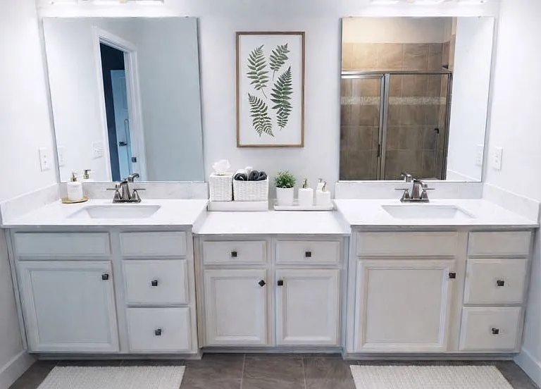 Primary bath with walk-in closet