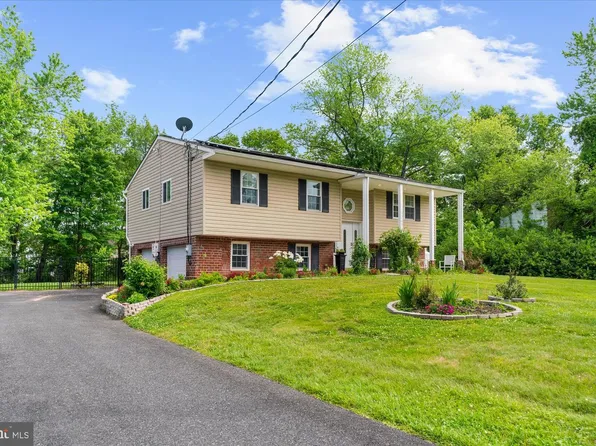 1249 W Evergreen Dr, Phoenixville, PA 19460