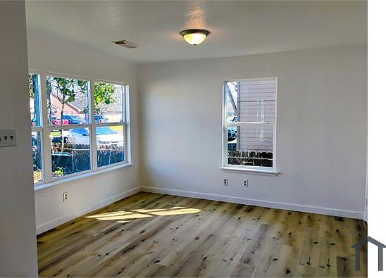 3rd image of 4322 Larkspur St