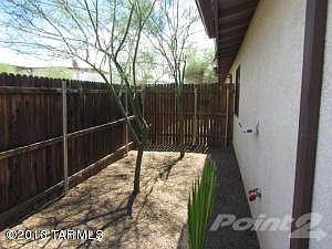 022-171493 back yard 2