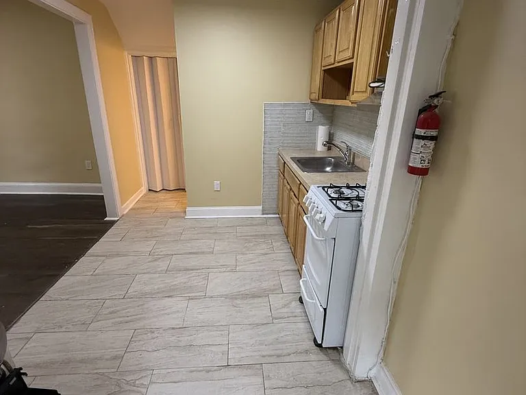 1127 Woodland Ave — Photo 2