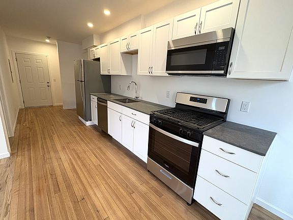 2nd image of 274 1/2 Main St APT 3-N