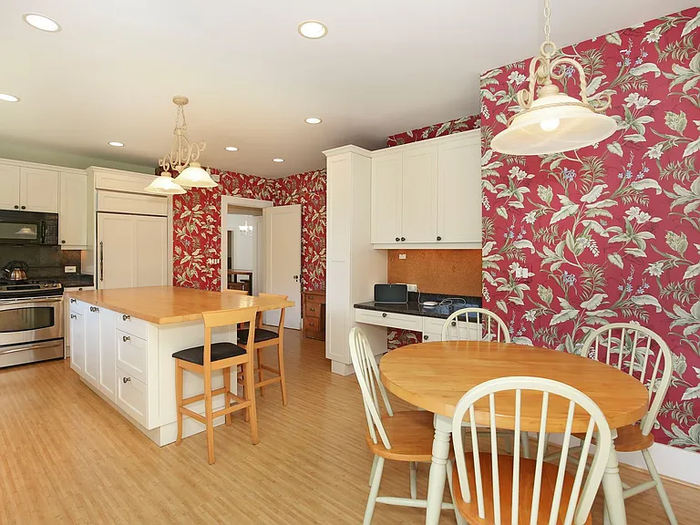 85 Dowsett Ave — Photo 3