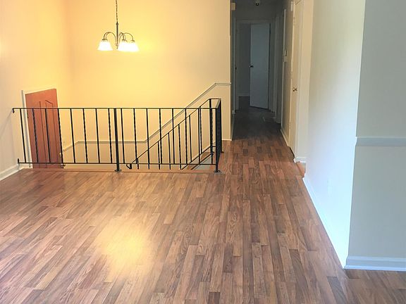 5th image of 45 Canterbury Dr