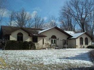 6910 Montgomery Dr, Shelby Township, MI 48316