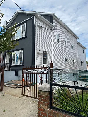 Sold by Voro, LLC | media 9