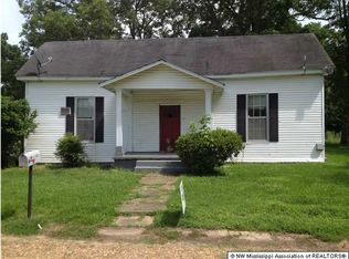 1104 Jackson Ave, Enid, MS 38927