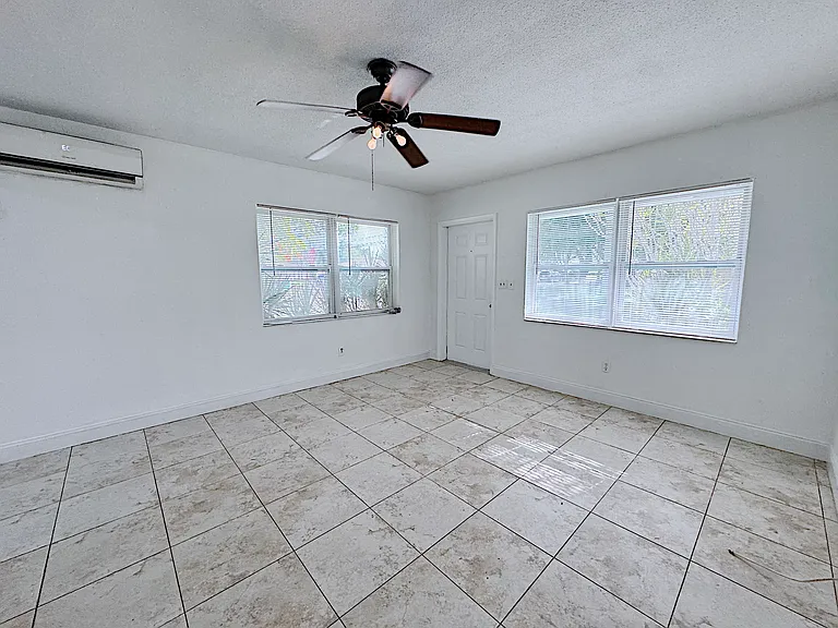 511 SE 2nd Ave #2 — Photo 37