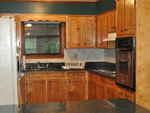 5th image of 255 Pinecrest Dr