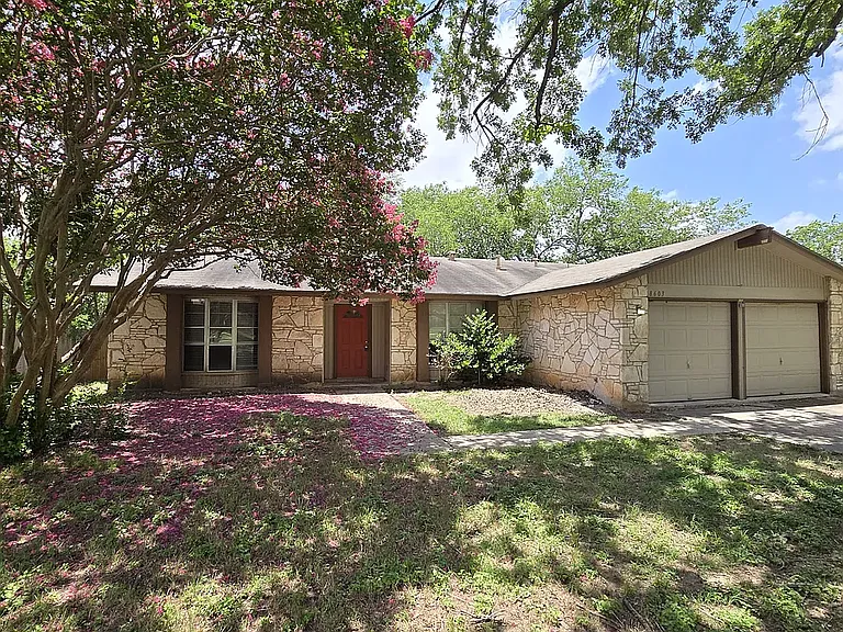 8603 Leyland — Photo 1