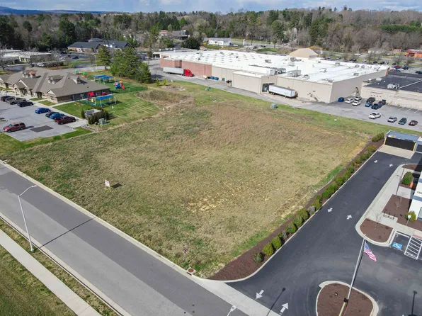 Country Club Dr SW, Blacksburg, VA 24060