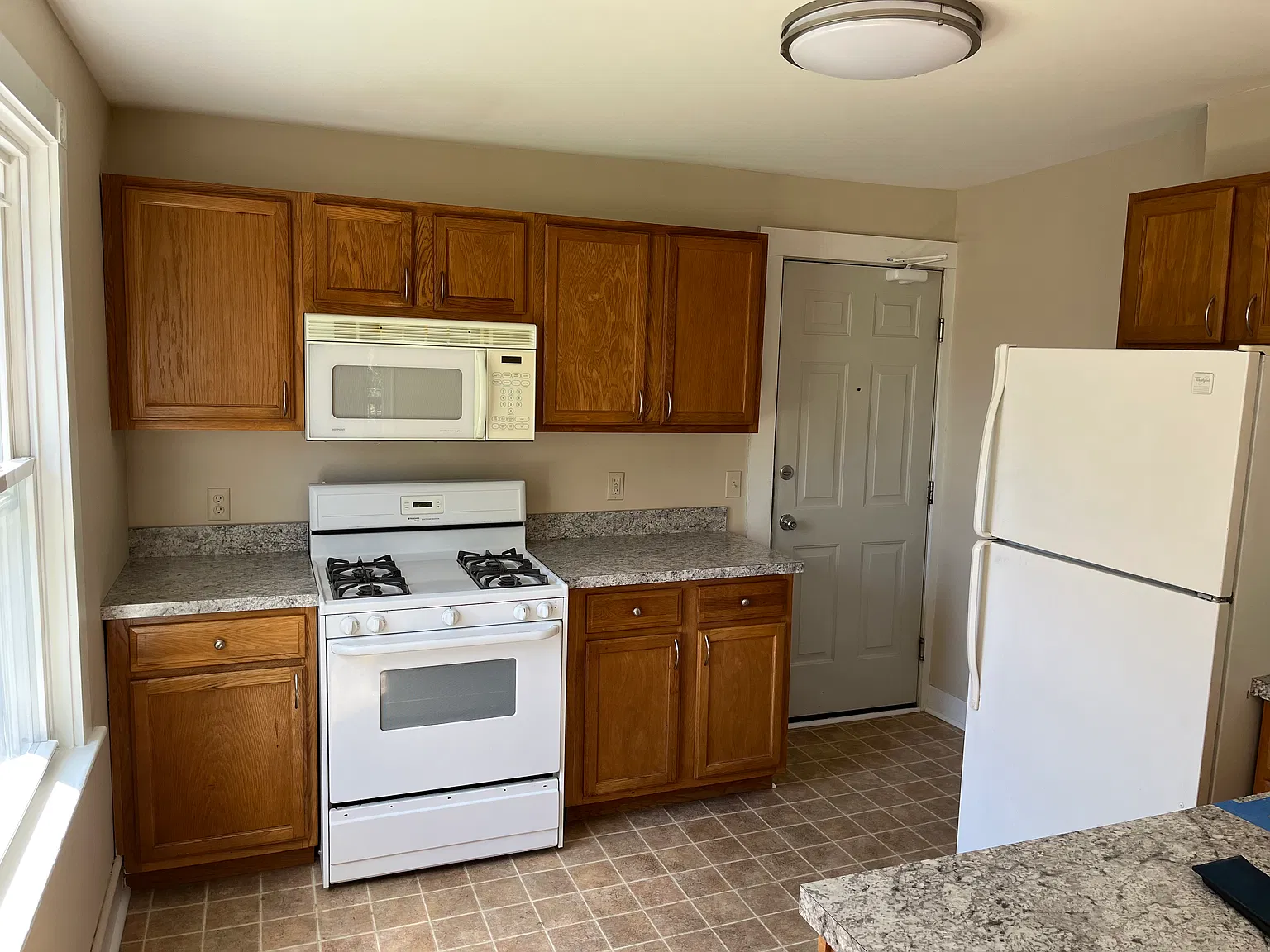 2 bed, 874 sqft, $2,200 — Photo 2