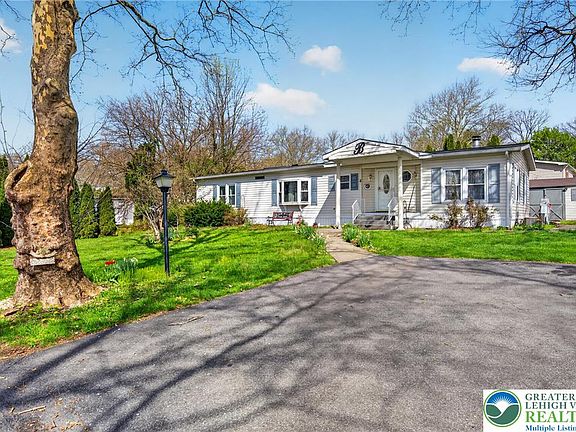 4th image of 4 Woodsdale Ct