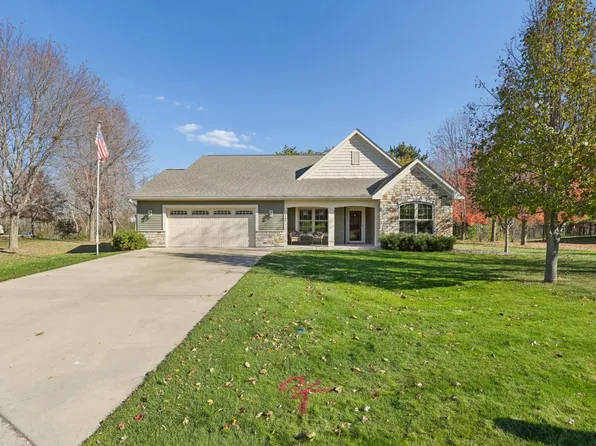 1448 Valley Creek Dr, New Richmond, WI 54017