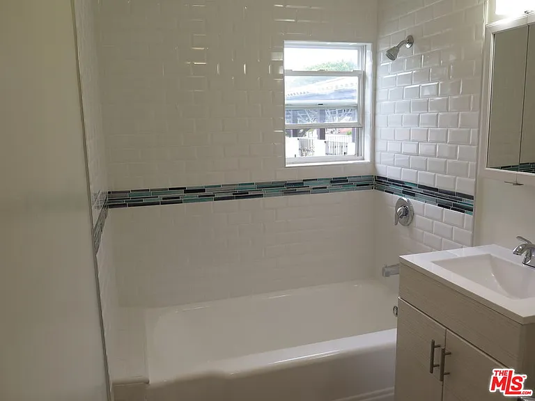 2221 Ocean Park Blvd #5 — Photo 13