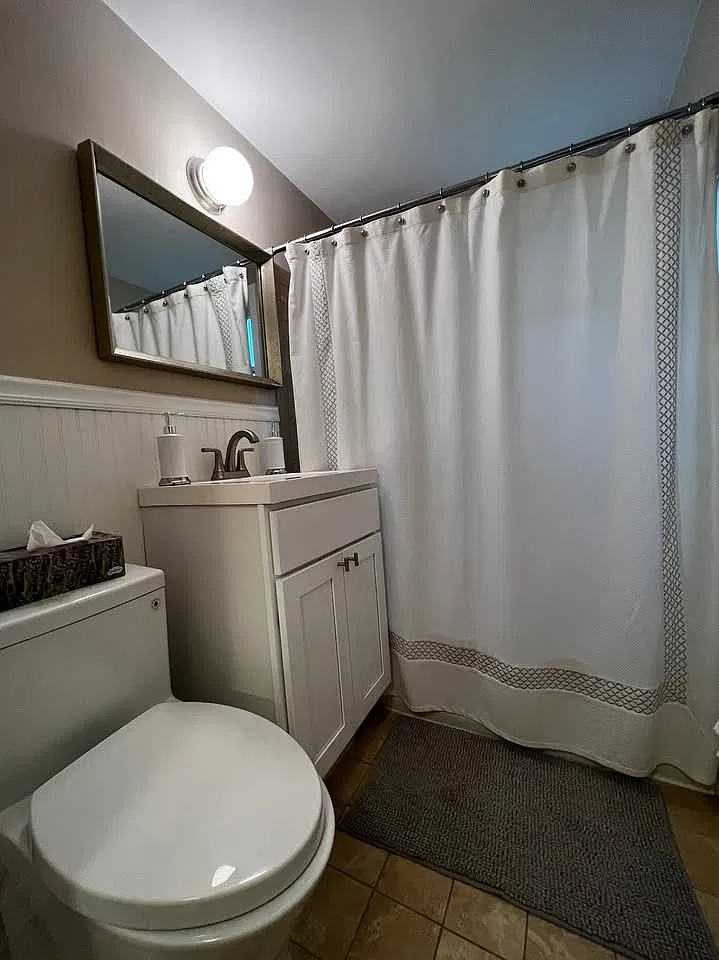 Rental in Roselle $1900/mo. Large & Bright w/ Eat In Kitchen — Photo 4