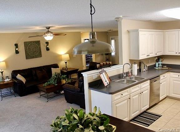 5th image of 612 Castlefin Ct
