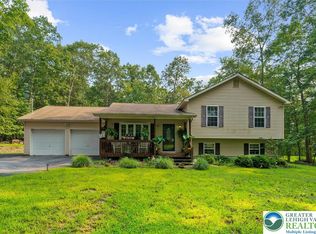 124 Timber Hill Rd, Henryville, PA 18332