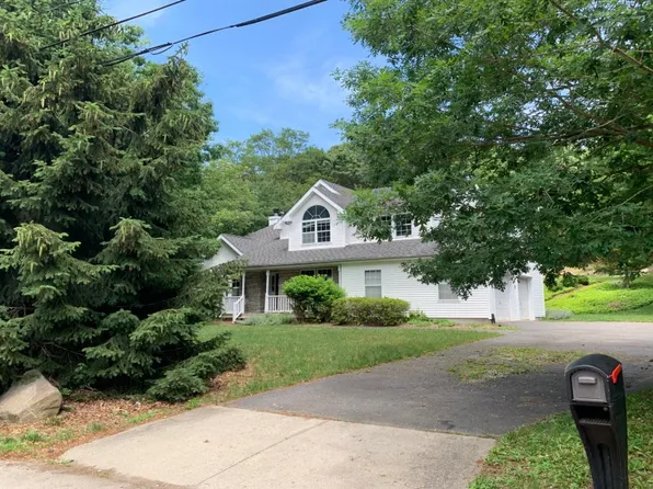 111 Crystal Brook Hollow Rd, Mount Sinai, NY 11766