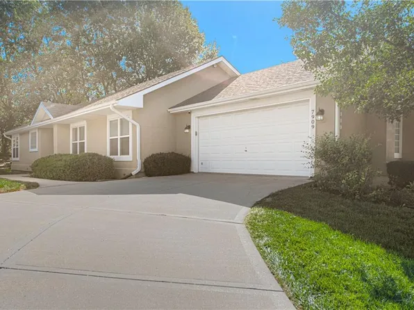 7909 N Cherry St, Gladstone, MO 64118