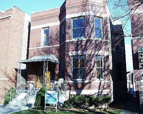 1st image of 3655 N Claremont Ave