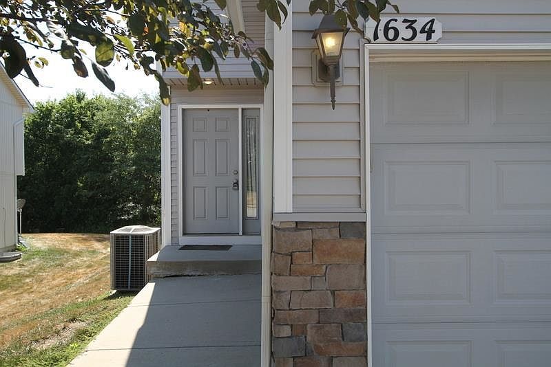 1st image of 1634 N 128th St