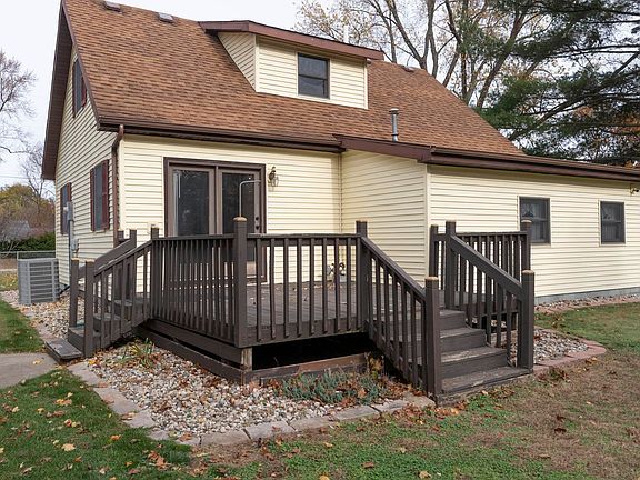 3rd image of 10690 Fairview Ave