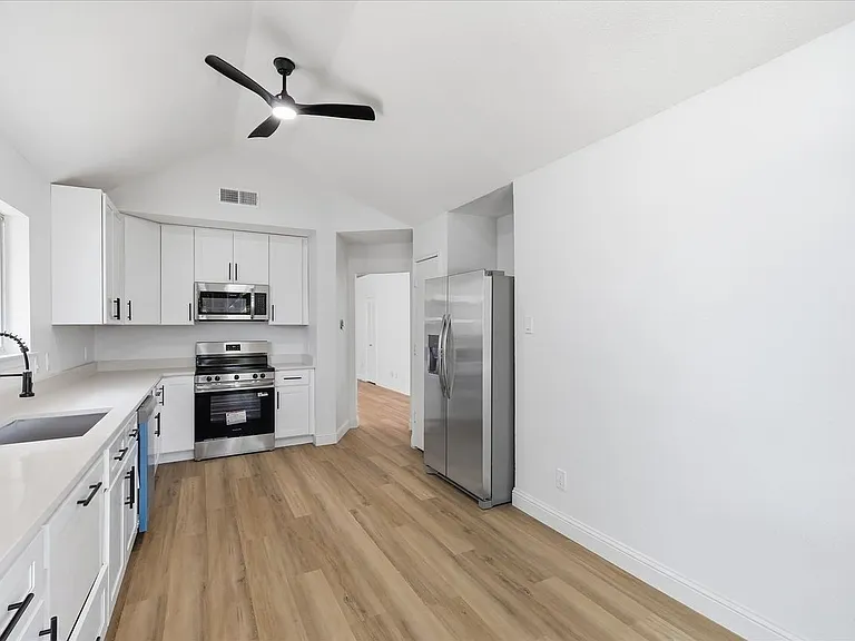 8812 Sabinas Trl — Photo 16