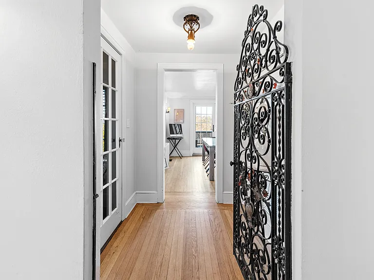 52 Fairlawn Dr — Photo 10