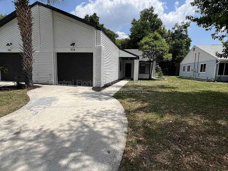 914 Robinhood Ct — Photo 2