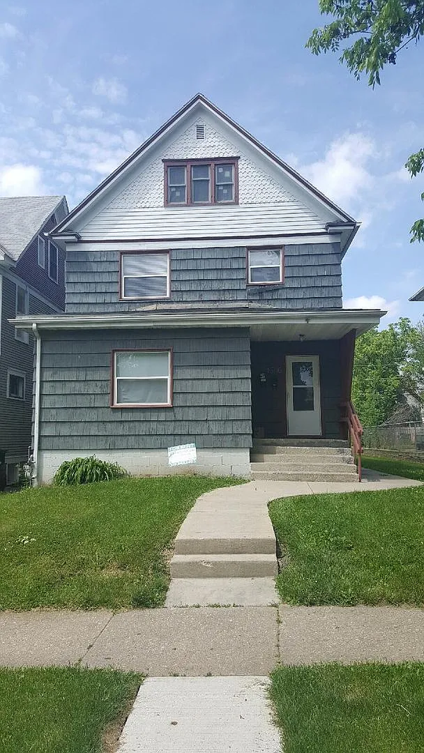 Wellington Heights - 1506 4th Ave SE — Photo 1