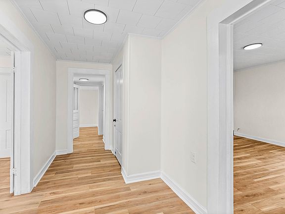 5th image of 113 Foster St