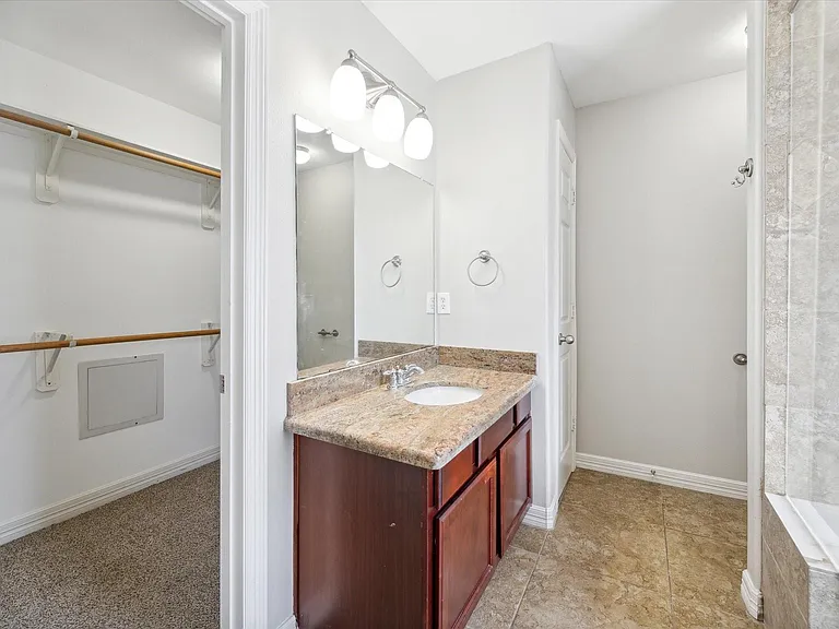 2624 Detering St — Photo 12