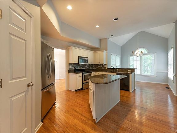 3rd image of 9190 Stephens Manor Dr