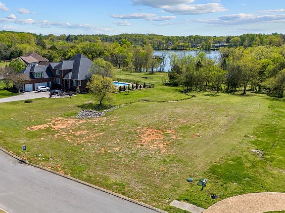 3rd image of 304 Stonebrook Pt