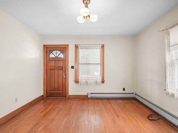 4th image of 89 Zoa Ave