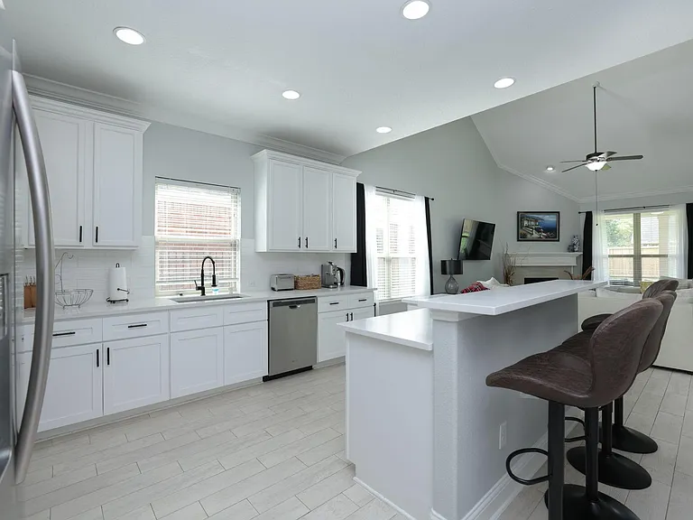 19 Canterborough Pl — Photo 8