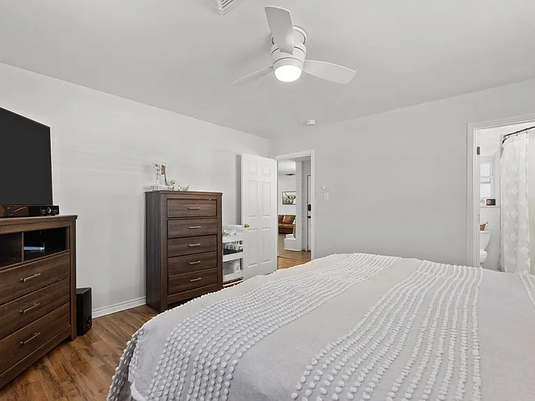 3812 E Everglade Ave — Photo 14