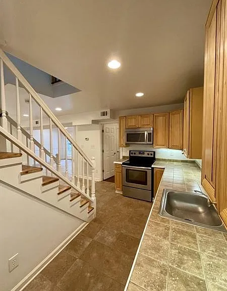 8940 Bay Dr — Photo 10
