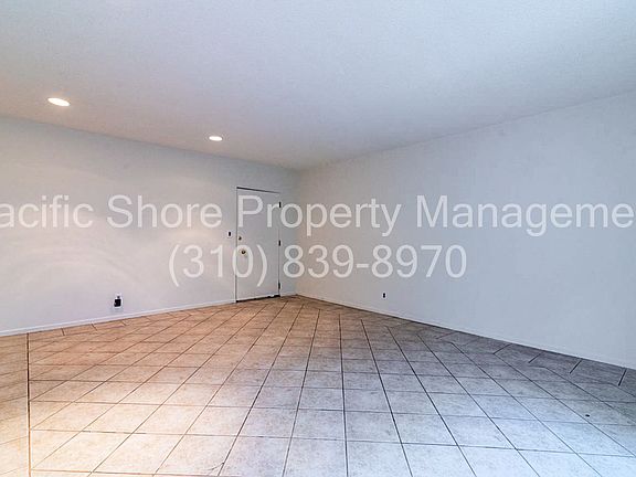 3rd image of 939 Larrabee St APT 5