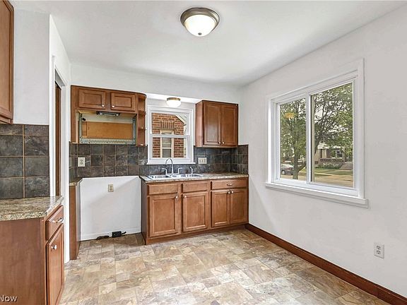 3rd image of 1805 Wexford Ave