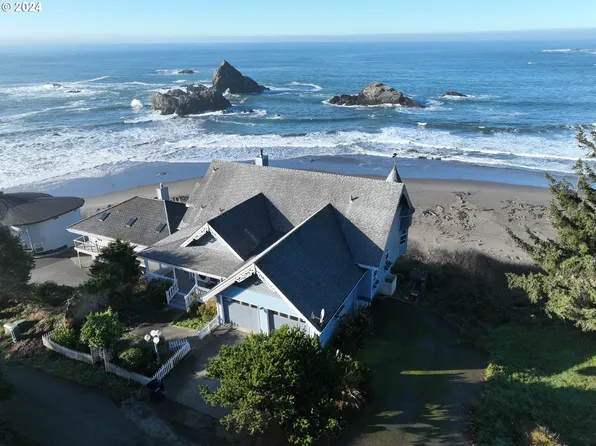1545 Beach Ave, Brookings, OR 97415