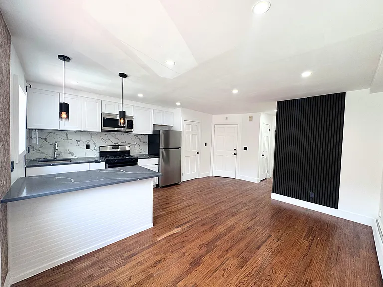 964 Ashford St #1 — Photo 10