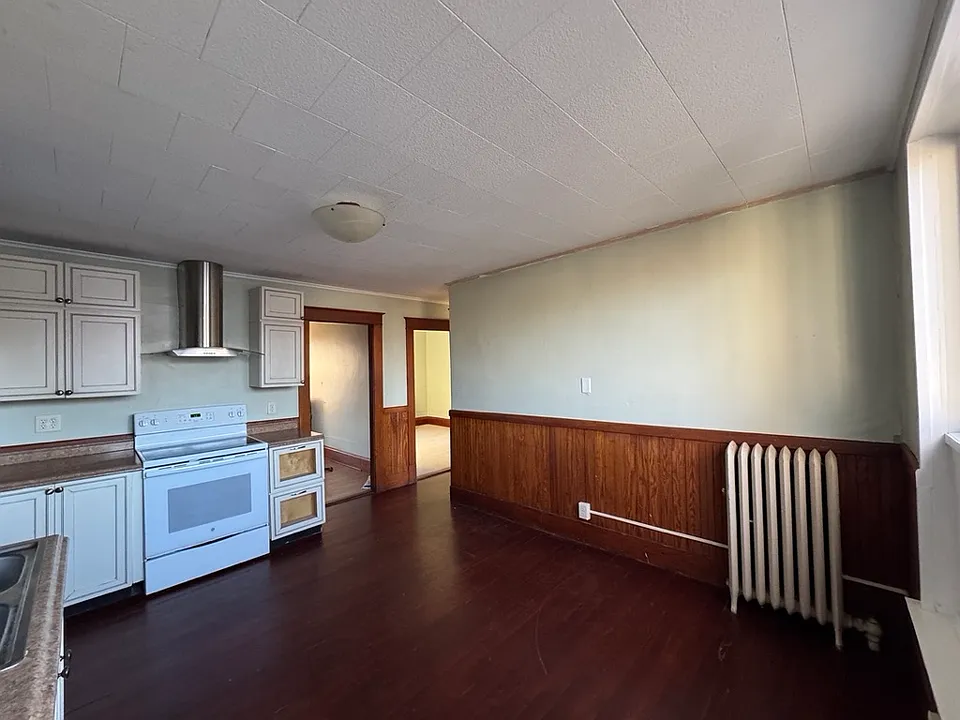 Large eat in kitchen